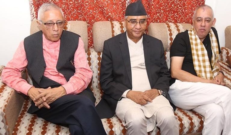 नेताहरु नै बोल्न छाडे कांग्रेसमा !