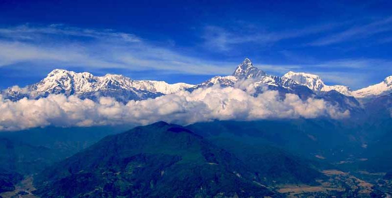 १६ हिमाल हेर्ने ‘गुफाको डिल’