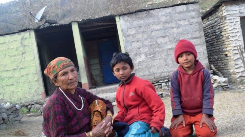 बाबुआमा निर्दयी बन्दा दुई भाइको शौचालयमा बास