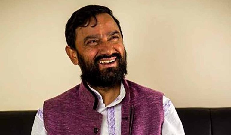 ‘हामी मर्छौं, मन चैं साइबर स्पेशमा गएर बस्छ’