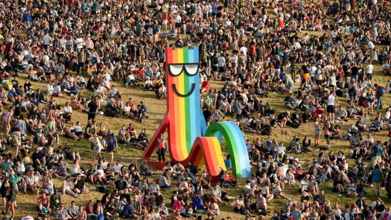 TOPSHOT – Revellers attend the Glastonbury Festival of Music and Performing Arts on Worthy Farm near the village of Pilton in Somerset, South West England, on June 26, 2019. (Photo by Oli SCARFF / AFP)