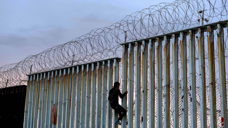 A man climbs the US-Mexico border for fun in Playas de Tijuana, Baja California state, on June 29, 2019, Mexico. (Photo by Guillermo Arias / AFP)