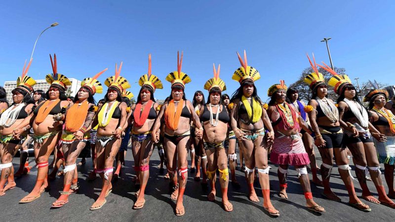 TOPSHOT - Brazilian indigenous women march in Brasilia, on August 13, 2019. - Some 3,000 indigenous women from all over Brazil demonstrated Tuesday in Brasilia to denounce "the genocidal policies" of Brazilian President Jair Bolsonaro’s government, which opposes new land demarcations and intends to open nature reserves to activities such as mining. (Photo by EVARISTO SA / AFP)