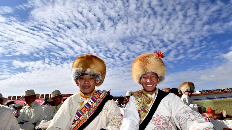 (190812) -- LHASA, Aug. 12, 2019 (Xinhua) -- People wearing hats are seen during a horse racing festival in Nagqu City, southwest China's Tibet Autonomous Region, Aug. 10, 2019. People in Amdo County of Nagqu City have a tradition of wearing hats, which are now mostly made from lamb skins and artificial leather.The hat usually has an antenna-like stripe of fabric at the top. (Xinhua/Chogo)