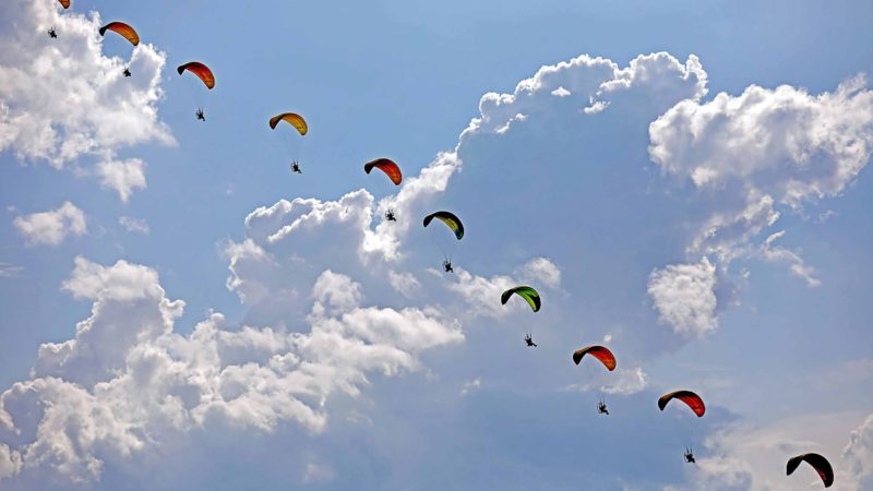 (190817) -- BEIJING, Aug. 17, 2019 (Xinhua) -- Photo taken on Aug. 16, 2019 shows paramotor performance during the 8th Faku Flight International Conference in Shenyang, capital of northeast China's Liaoning Province. (Xinhua/Yao Jianfeng)