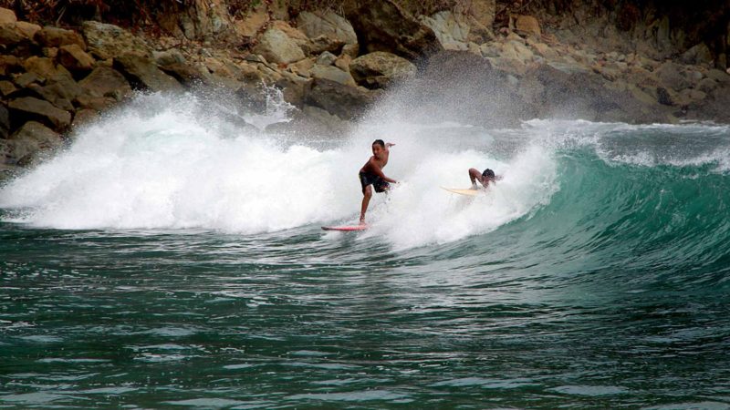 (190819) -- MALANG, Aug. 19, 2019 (Xinhua) -- People play surfing at Wedi Awu beach in Malang, East Java, Indonesia. Aug. 19, 2019. (Photo by Bayu Novanta/Xinhua)