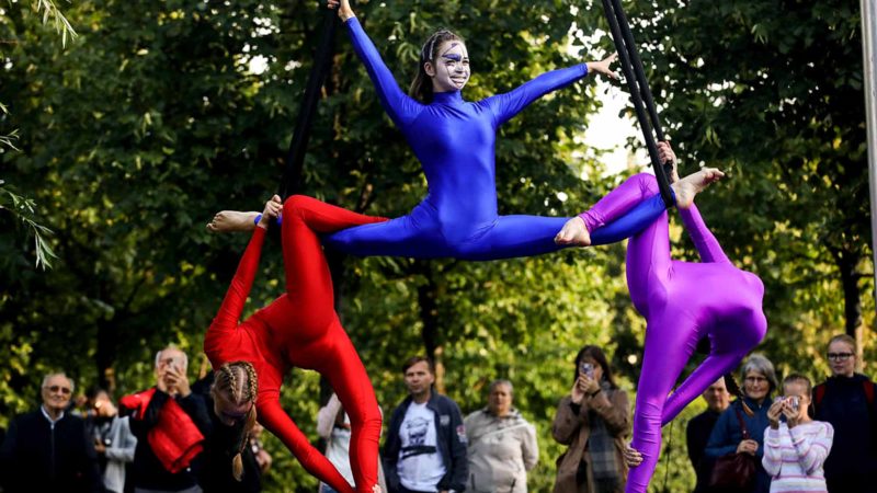 (190811) -- MOSCOW, Aug. 11, 2019 (Xinhua) -- A gymnast participates in a competition using canvas during an Aerial Gymnastics Festival in Gorky Park, Moscow, Russia, on Aug. 10, 2019. The competition was held in 3 different categories: canvas, ring and alternative accessories. (Xinhua/Maxim Chernavsky)