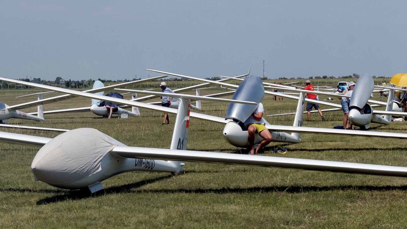 (190807) -- SZEGED, Aug. 7, 2019 (Xinhua) -- Participants attend the FAI Junior World Gliding Championships held in Szeged, Hungary, on Aug. 6, 2019. The 2019 FAI Junior World Gliding Championships kicked off on July 28 and will conclude on Aug 10. (Photo by Attila Volgyi/Xinhua)