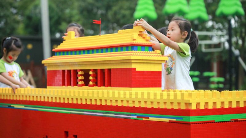 This photo taken on September 3, 2019 shows a girl building a model of Tiananmen Gate with toy bricks in Yangzhou in China's eastern Jiangsu province, during an event to celebrate the 70th anniversary of the founding of the People's Republic of China. - China will mark the 70th anniversary of the founding of the communist state on October 1. Photo/RSS