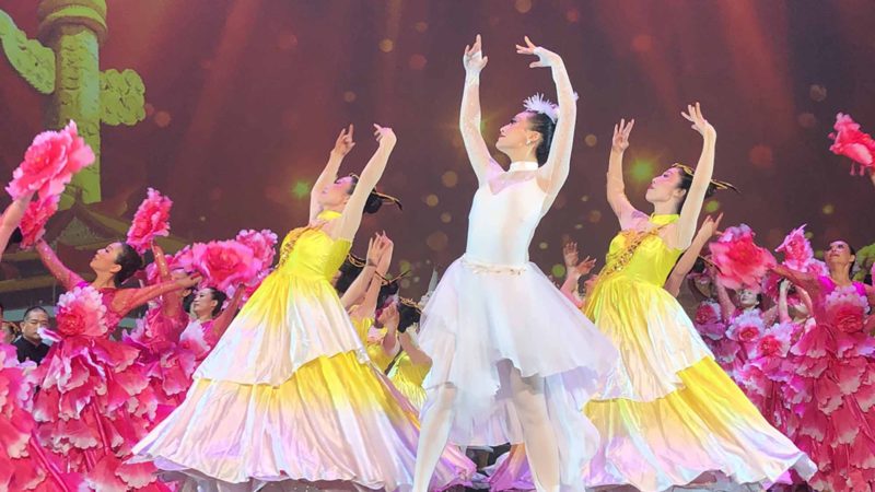 (190902) -- LOS ANGELES, Sept. 2, 2019 (Xinhua) -- Artists perform during a gala to celebrate the 70th anniversary of the founding of the People's Republic of China in Los Angeles, the United States, on Sept. 1, 2019. Southern California Chinese communities staged grand art performances on Sunday night to celebrate the 70th anniversary of the founding of the People's Republic of China (PRC). (Xinhua/Tan Jingjing)