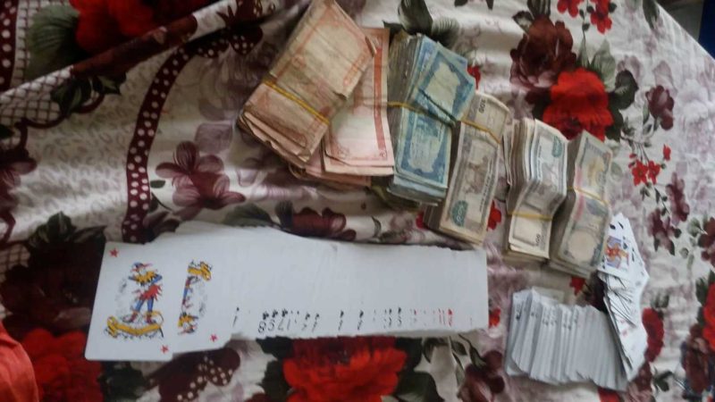 २ लाख २१ हजारसहित पाँच जुवाडे पक्राउ
