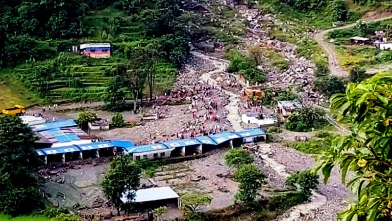 म्याग्दीको बेनी नगरपालिका–२ बगरफाँटमा अविरल बर्षापछि कोटखोलाको बाढी बस्तीमा पसेर पु¥याएको क्षति । बाढीले बगाएर २ जना बेपत्ता भएका छन भने २ घर समेत पूर्ण रुपमा बगेको छ । तस्वीर:कमल खत्री