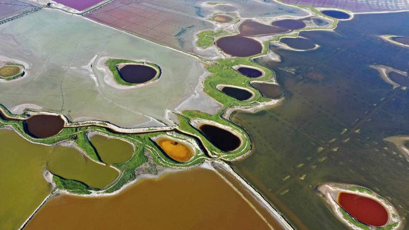 (190924) -- YUNCHENG, Sept. 24, 2019 (Xinhua) -- Aerial photo taken on Sept. 23, 2019 shows the scenery of the salt lake in Yuncheng City, north China's Shanxi Province. (Xinhua/Yang Chenguang)