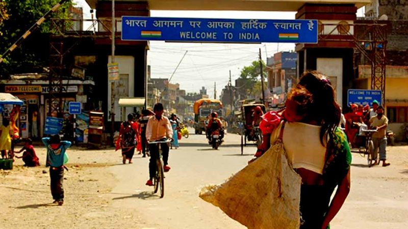 चाडपर्वको शुरुआत पारि भीड, वारि सुनसान