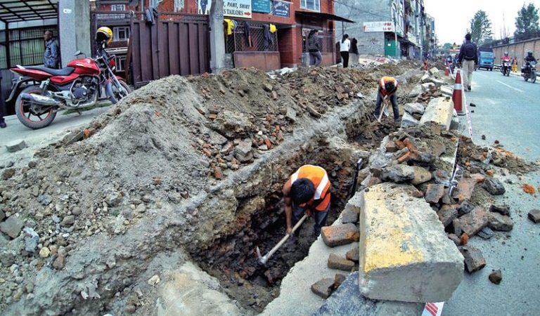 सत्तारुढ दलका कार्यकर्तालाई करोडौंका ठेक्का