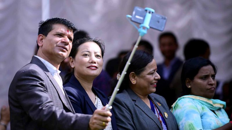 नेकपा चियापन : आपसमा सेल्फीदेखि बसिबियाँलोसम्म…