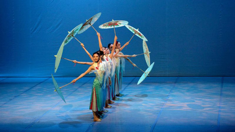 (191002) Dancers of China's Suzhou Ballet Theater perform in Ankara, Turkey, on Oct. 2, 2019. China's Suzhou Ballet Theater staged a stunning performance Wednesday in the Leyla Gencer Hall in Ankara.Xinhua/RSS