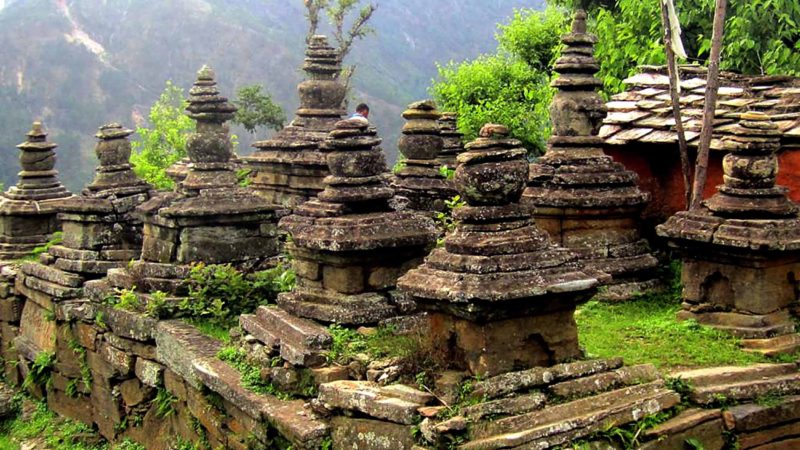 जाजरकोट छेडागाड नगरपालिकाको पजारुमा तत्कालिन भोटे राजाले निर्माण गरेका चैते स्तुपा । मर्मत र सम्भारको अभावमा दैनिक अलपत्र पर्दै गएका छन । तस्वीर : हेमन्त केसी
