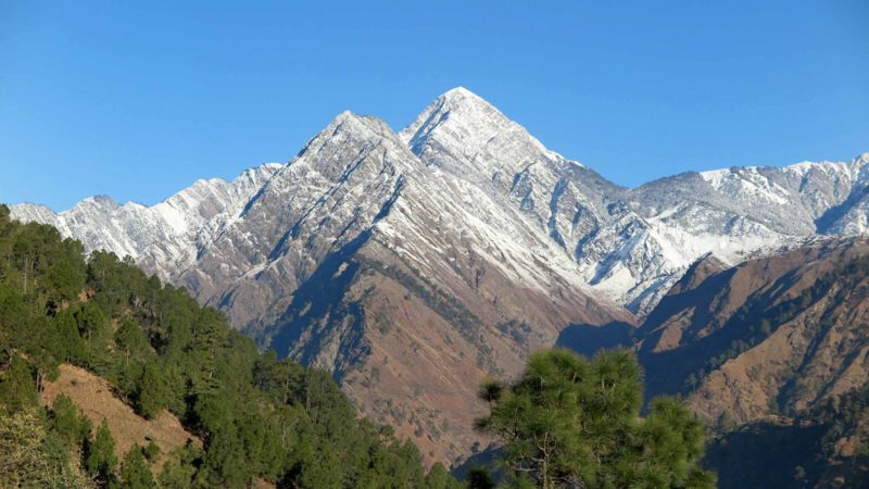 पर्यटकको पर्खाईमा  चंखेली हिमाल