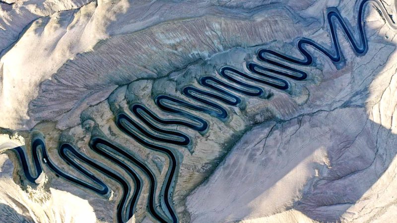 TAXKORGAN(XINJIANG)-- Aerial photo taken on Oct. 20, 2019 shows a view of a mountain road in Tajik Autonomous County of Taxkorgan, northwest China's Xinjiang Uygur Autonomous Region. The road, constructed on the Pamir Plateau at an altitude of more than 4,200 meters with a 1,000-meter drop in height, is hailed as the "plateau sky road" by local residents. (Xinhua/RSS.