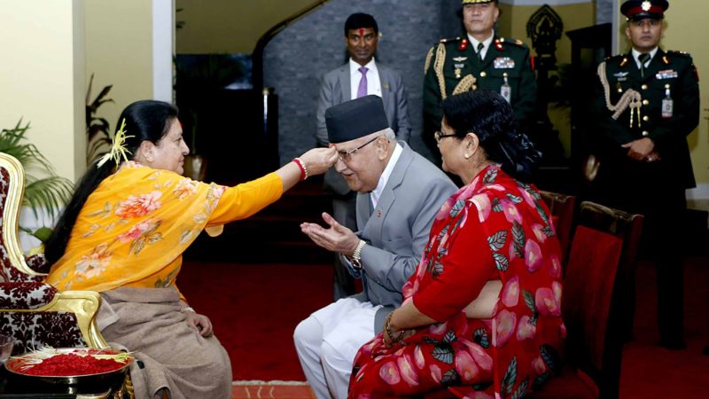 राष्ट्रपतिबाट प्रधानमन्त्रीलगायत विशिष्ट महानुभावलाई टीका