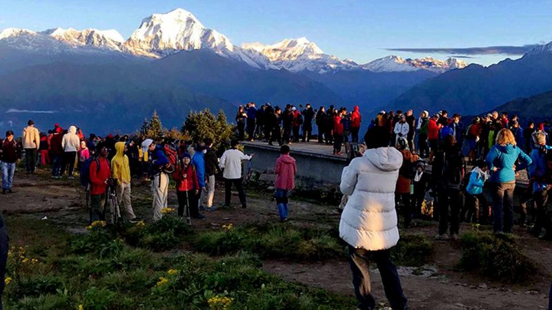 पुनहिलमा पर्यटकको भीड राउण्ड अन्नपूर्णको प्रशिद्ध पर्यटकीयस्थल म्याग्दीको पुनहिलमा हिमाल हेर्नका लागि आएका पर्यटकहरुको भीड । असोज र कार्तिक महिनाको पहिलो हप्तासम्म अन्दाजी दैनिक पाँच सय जना आन्तरिक तथा वाहय पर्यटकको भीड लाग्ने गरेको छ । तस्वीर : ध्रुबसागर शर्मा गलेश्वर, (रासस)