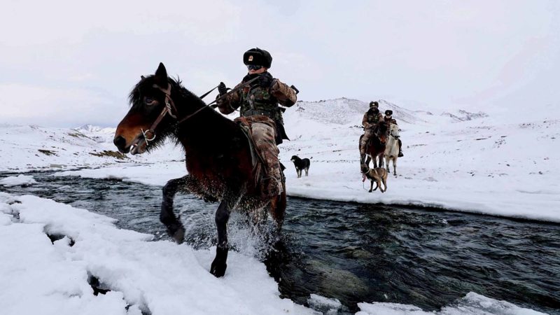 This photo taken on November 21, 2019 shows Chinese People's Liberation Army (PLA) soldiers riding horses as they patrol along the border of Khunjerab Pass in Kashgar in China's western Xinjiang region. (Photo by STR / AFP) / China OUT