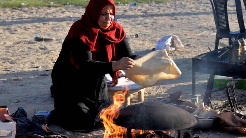  GAZA-- A Palestinian woman makes bread during a heritage exhibition in Maghazi refugee camp, central Gaza Strip, Nov. 18, 2019. Xinhua/RSS.
