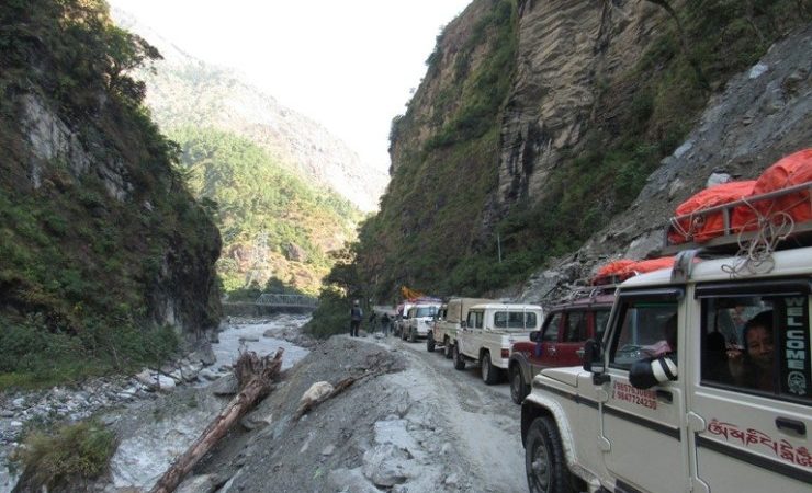 सडक नहुँदा पर्यटकलाई सास्ती