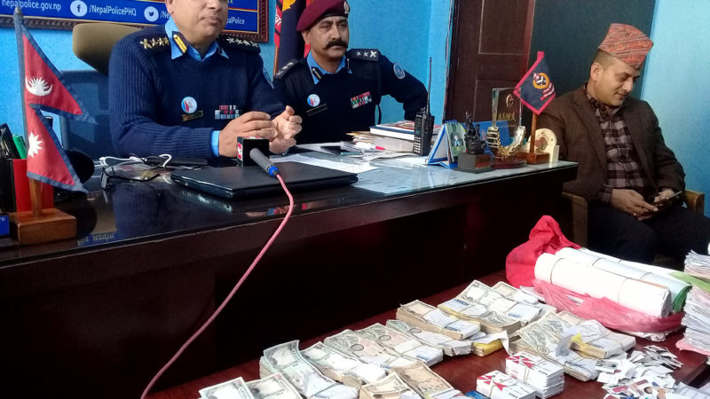 बैंकको रकम जोगाउन जोडिहाल्नुस् एसएमएस सेवा, नक्कली हस्ताक्षर गरी रकम निकाल्ने गिरोह पक्राउ