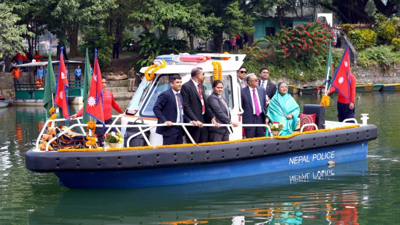 राष्ट्रपति हमिद फेवातालमा नेपालको  औपचारिक सद्भावना भ्रमणमा रहनुभएका बङ्गलादेशका राष्ट्रपति मोहम्मद अब्दुल हमिद बिहीबार पोखराको फेवातालमा डुङ्गा शयर गर्दै । तस्वीरः प्रदीपराज वन्त, रासस