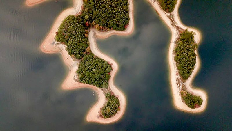 HUANGSHAN -- Aerial photo taken on Nov. 6, 2019 shows a view of the Taiping Lake scenic spot in Huangshan City, east China's Anhui Province. (Xinhua/Zhang Duan)