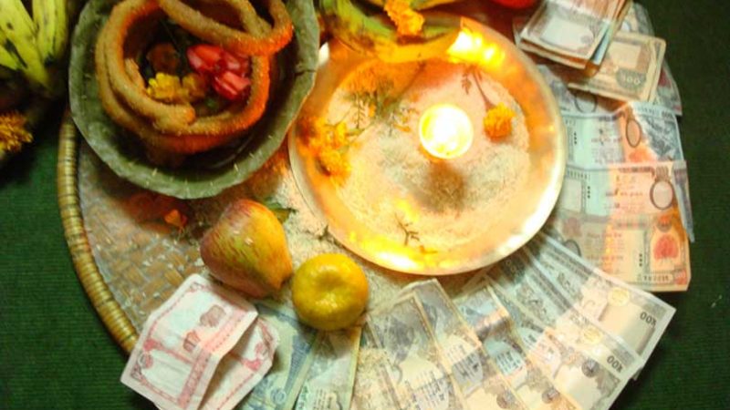 बालबालिकाले देउसीभैलो खेलेर उठाएको रकम बाढीपीडितलाई