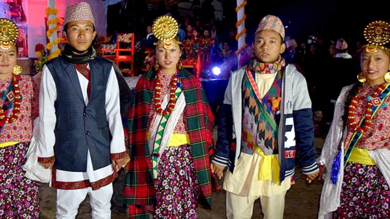 किराँत समुदायको विशेष पर्व चासोक तङनामका अवसरमा ताप्लेजुङ सदरमुकाम फुङलिङमा बिहीबार बेलुका आयोजित साँस्कृतिक कार्यक्रममा लिम्बू जातिको परम्परागत नृत्य धान नाच्दै स्थानीय । तस्वीर : सन्तोष पुर्कुटी/रासस