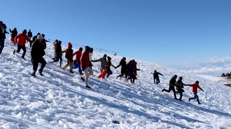 दोलखाको शैलुङमा हिउँको मज्जा