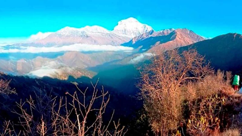 म्याग्दी र मुस्ताङलाई वैकल्पिक पदमार्गले जोड्ने धौलागिरि आईसफल पदमार्गबाट देखिएको मनोरम दृश्य । यो पदमार्ग पहिचान भएको एक दशक पुगी सक्दासमेत पूर्णरुपमा सञ्चालनमा आउन सकेको छैन । तस्वीर : कमल खत्री (रासस)