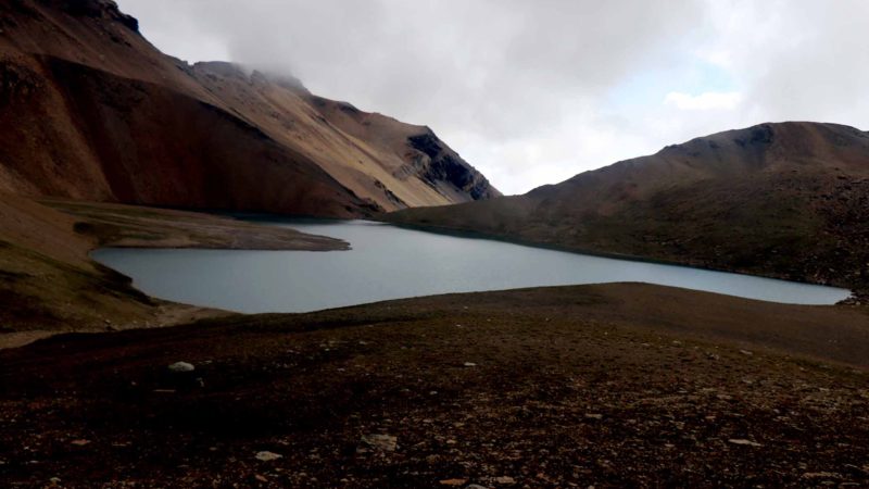  मनाङको ङिस्याङ गाउपालिका– ९ को ताल (मुन लेक) । अर्धचन्द्रमा आकारमा रहेको ताल समुद्री सतहबाट पाँच हजार ८० मिटर उचाइमा रहेको छ । तस्वीर : नवीन लामिछाने (रासस)