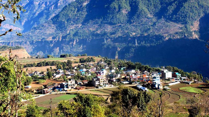 बागलुङ नगरपालिका–४ स्थित कुडेले खेतको फाँटमा निर्माण भएका घर । घर निर्माण गर्ने क्रममा बागलुङका अधिकांश खेती योग्ज जमिन मासिदै गएका छन । तस्वीरः खेमराज गौतम/रासस