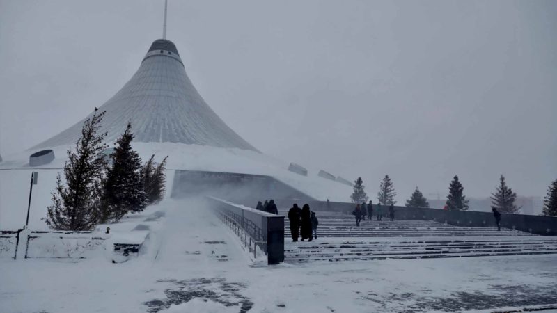 (200123) -- NUR-SULTAN, Jan. 23, 2020 (Xinhua) -- Photo taken on Jan. 22, 2020 shows a snow-covered shopping mall in Nur-Sultan, Kazakhstan. (Photo by Kalizhan Ospanov/Xinhua)