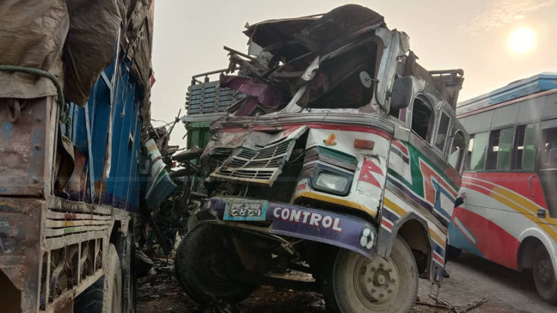 ट्रक दुर्घटनामा तीनको मृत्यु