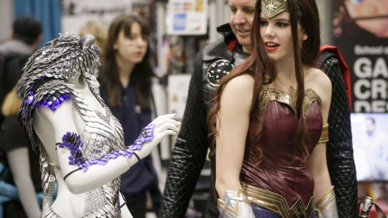  An attendee looks at a costume displayed at a booth during the Fan Expo at Vancouver Convention and Exhibition Centre in Vancouver, Canada, on Feb. 15, 2020. As one of the largest pop culture conventions in Canada, the Fan Expo draws comic fans, cosplayers, toy vendors, comic book artists and creators to join. Photo/RSS