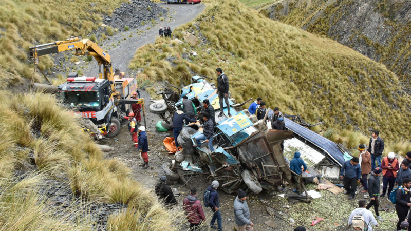 People work at the site of a bus accident in La Paz, Bolivia, on Jan. 31, 2020. At least 15 people died on Friday after a passenger bus fell into a ravine on a highway in the La Paz department in western Bolivia, local authorities reported. Xinhua/RSS