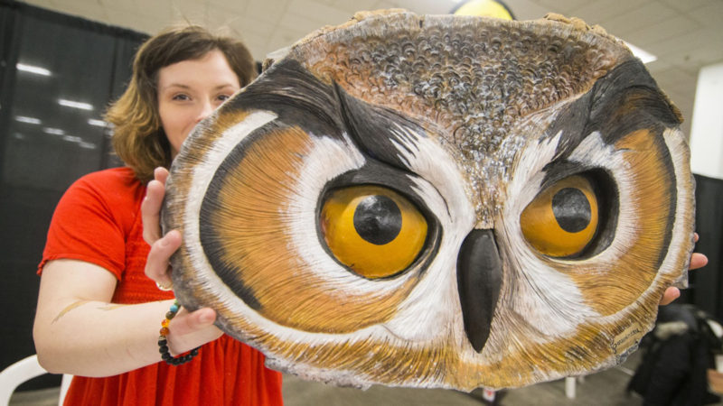  Woodcarver Caitlin Cousineau poses for photos with her carved wooden owl during the 2020 Toronto Woodworking Show in Toronto, Canada, on Feb. 9, 2020. As one of the newest consumer woodworking shows in Canada, this annual event celebrated everything to do with wood for hobbyist and professionals from Friday to Sunday. Photo /RSS