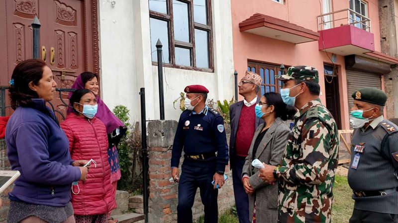 बल्ल शुरु भयो घरदैलो : कोरोनाको त्रास हटाउन घरघरमा पुगे संयुक्त सुरक्षा टोली
