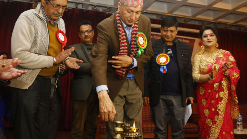 कलाकार र साहित्यकारको योगदानको प्रशंसा गर्दछु