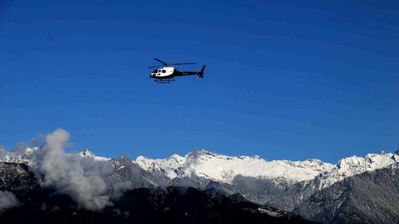  ताप्लेजुङमाथिको आकासमा आज विहान देखिएको हेलिकप्टर । पाथीभरा म्याराथुन तथा मेची पर्यटन महोत्सवका अवसरमा पर्यटकलाई  हेलिकप्टर मार्फत ताप्लेजुङका पर्यटकिय क्षेत्रको अवलोकन गराउँदै । अवलोकन  गराउँने क्रम शनिबार सम्म रहने छ । तस्वीर : सन्तोष पुर्कुटी (रासस)