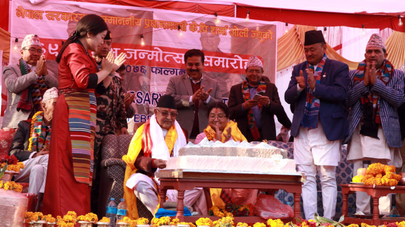 जन्मोत्सवका अवसरमा प्रधानमन्त्रीद्वारा कपडा र शैक्षिक सामग्री वितरण