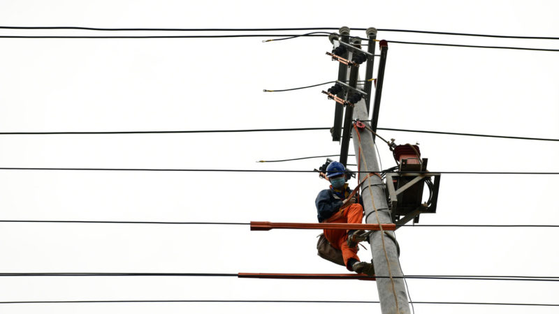 A worker installs wires at the construction side of the Jiangjunshan section of Guiyang public health center for treatment which is under renovation in Guiyang, southwest China's Guizhou Province, Feb. 6, 2020. Photo/RSS