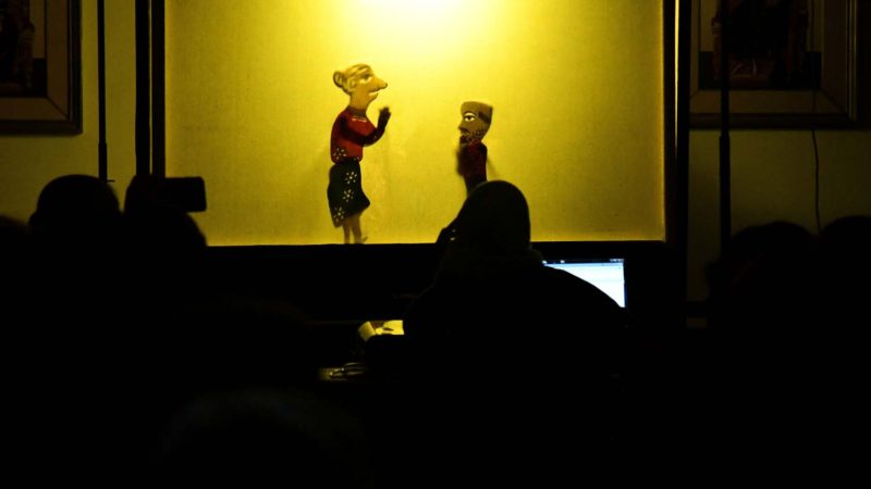 Syrians watch a shadow play in Damascus, Syria, Feb. 4, 2020. The play was performed for elderly people as a form of entertainment. (Photo/RSS