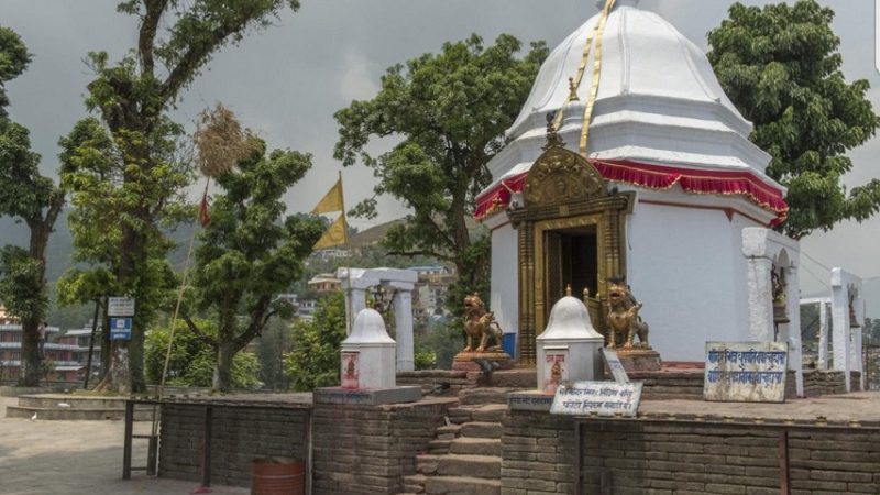 कोभिड १९ :  मन्दिरमा दर्शनार्थी फाट्टफुट्ट